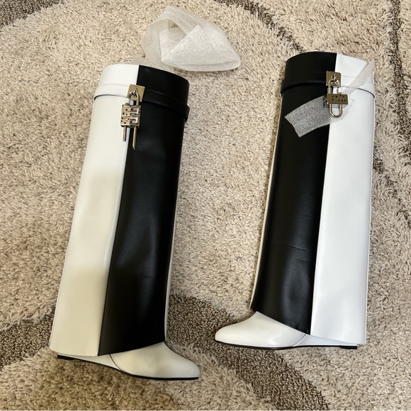 NEW Limited Edition Givenchy Disney Shark Lock Boot - Picture 6 of 15